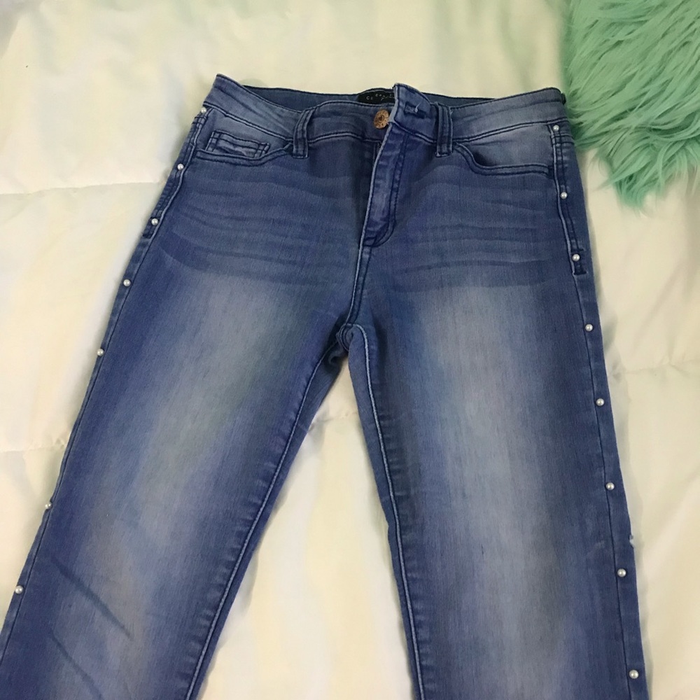 I’m selling pants